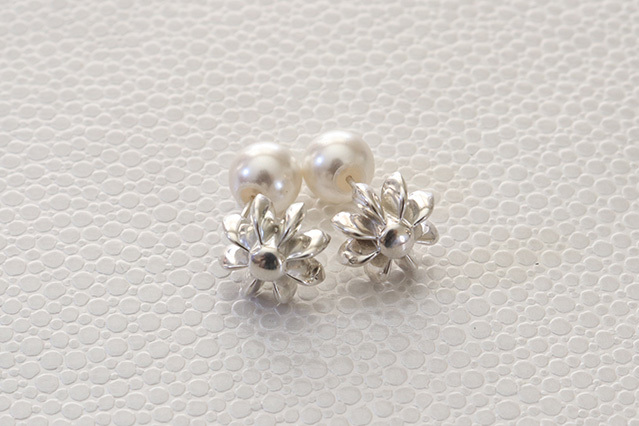 スタッドピアス　デイジーピアス